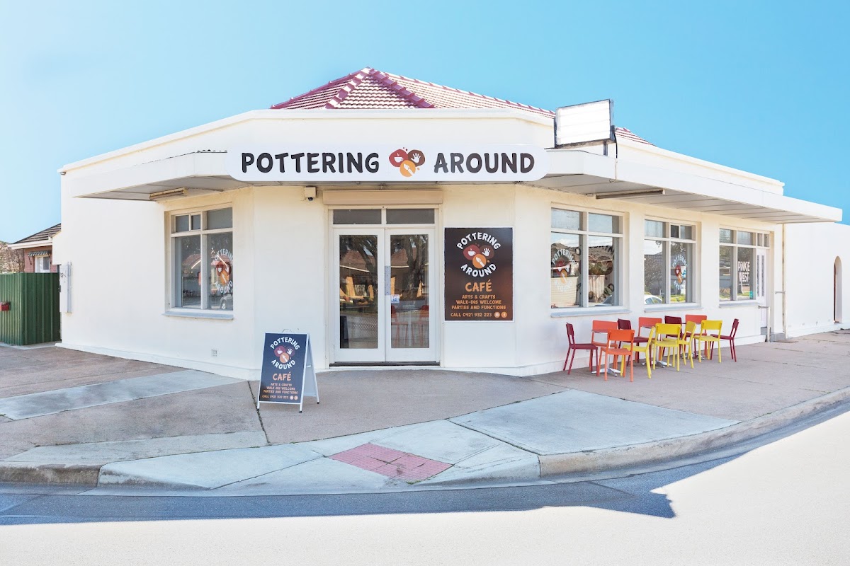 Pottering Around Pottery Studio & Cafe